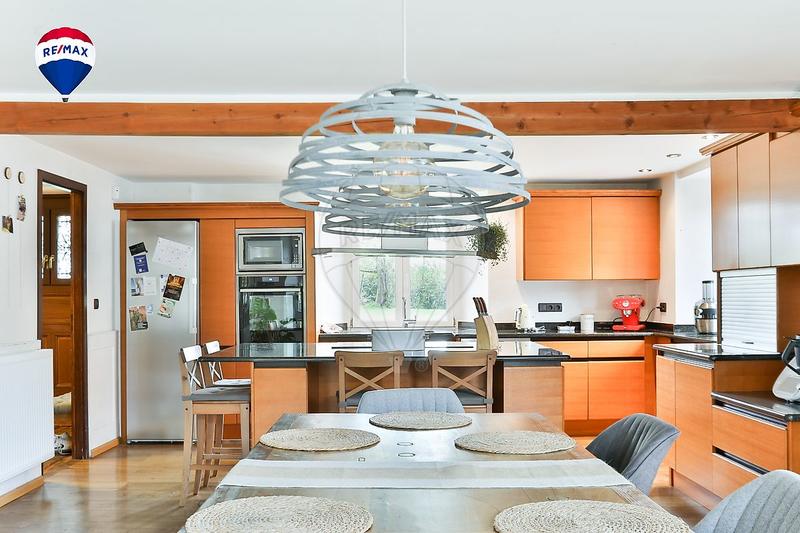 Maison - 243 m² - 7 pièces