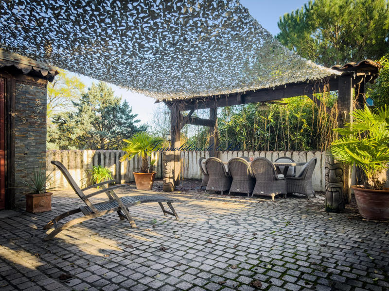 Maison - 220 m² - 9 pièces