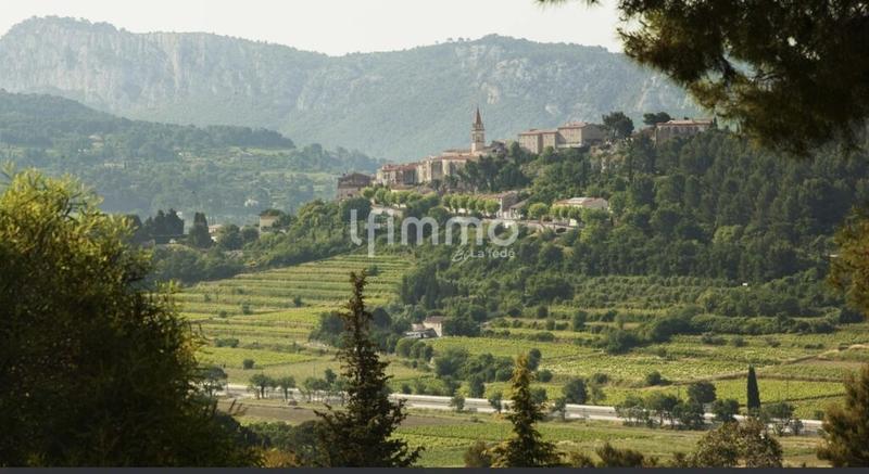 Maison - 270 m² - 6 pièces