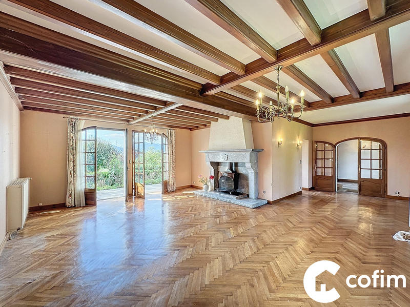 Maison - 260 m² - 7 pièces