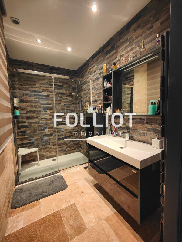 Maison - 203 m² - 6 pièces