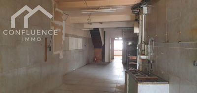 Maison - 240 m² - 8 pièces