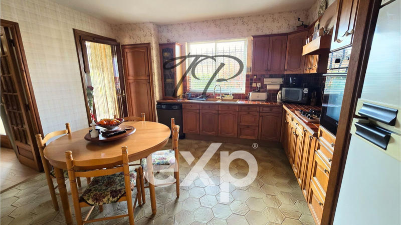 Maison traditionnelle - 179 m² - 7 pièces