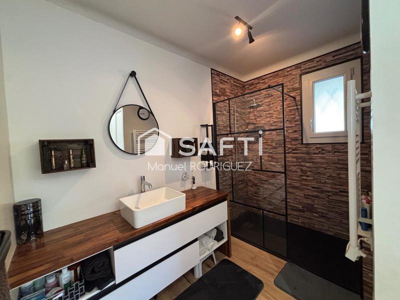 Maison - 200 m² - 8 pièces