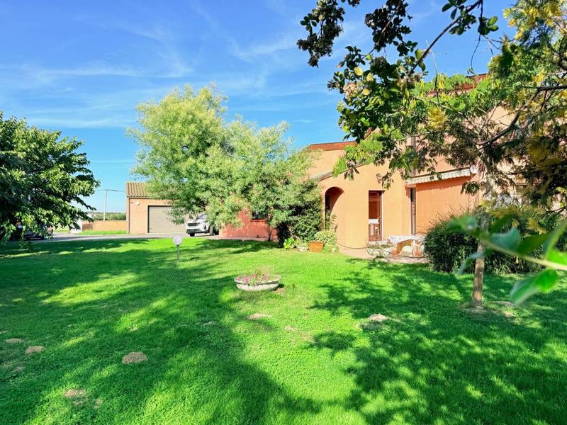 Maison - 250 m² - 6 pièces