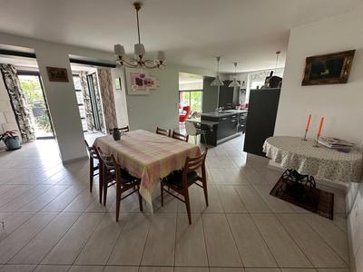 Maison - 210 m² - 6 pièces