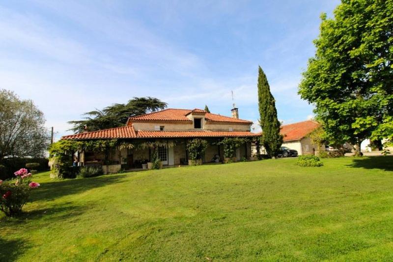 Propriété - 253 m² - 8 pièces