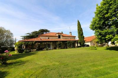 Propriété - 253 m² - 8 pièces