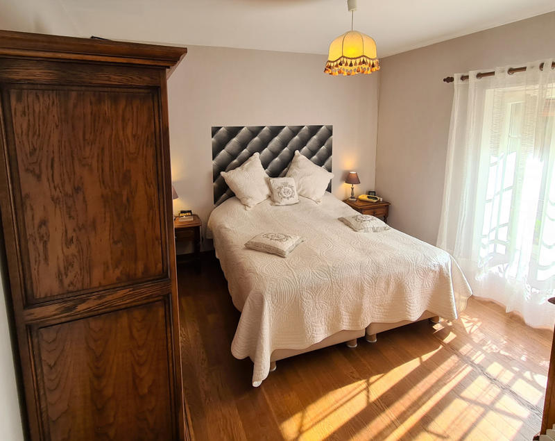 Maison - 230 m² - 9 pièces