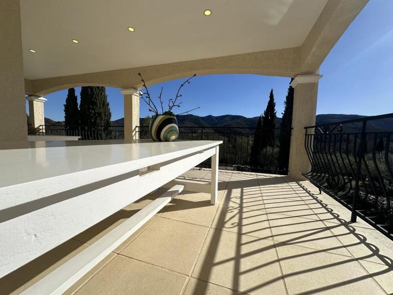 Villa - 212 m² - 6 pièces