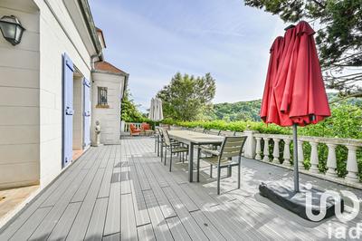 Maison - 190 m² - 8 pièces