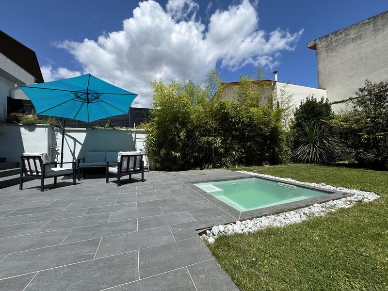 Maison - 204 m² - 6 pièces