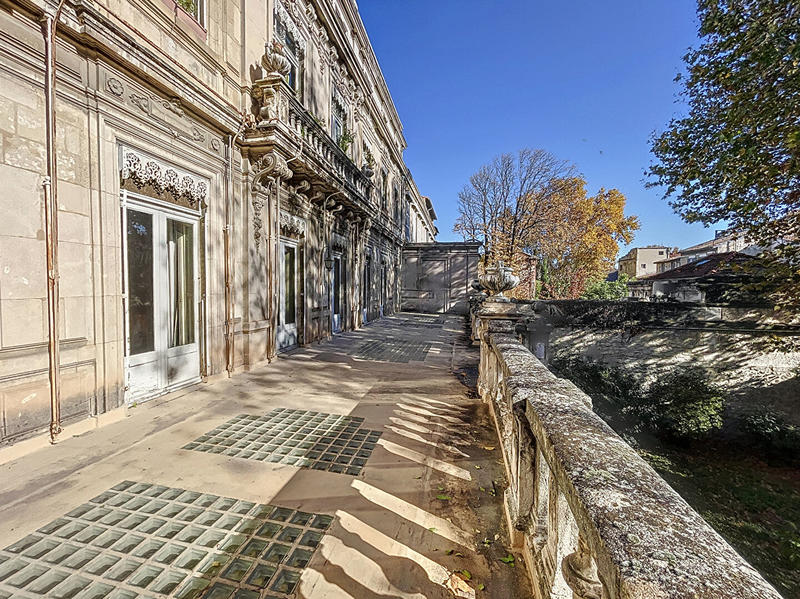 Demeure - 1 143 m² - 30 pièces