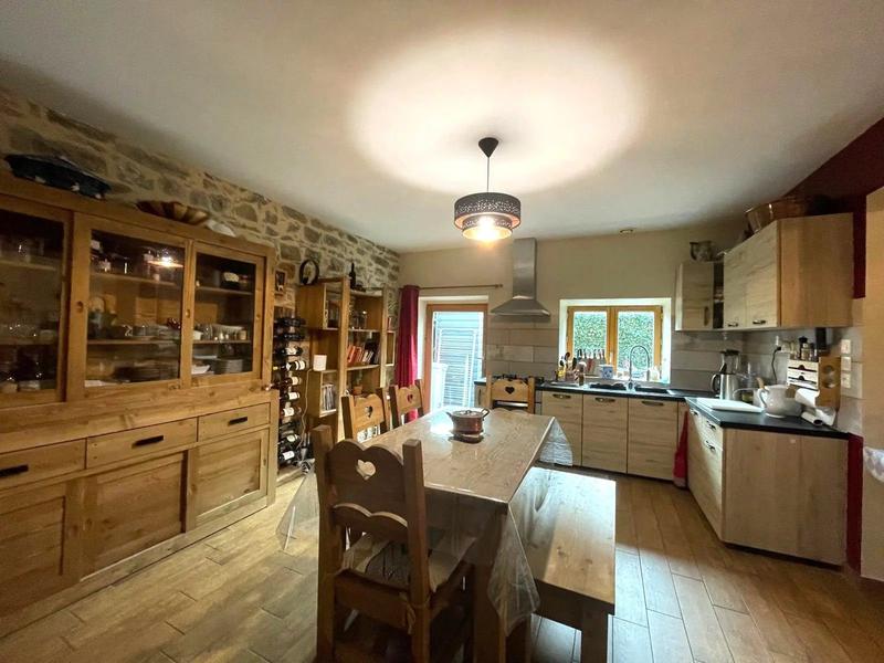 Maison traditionnelle - 100 m² - 4 pièces