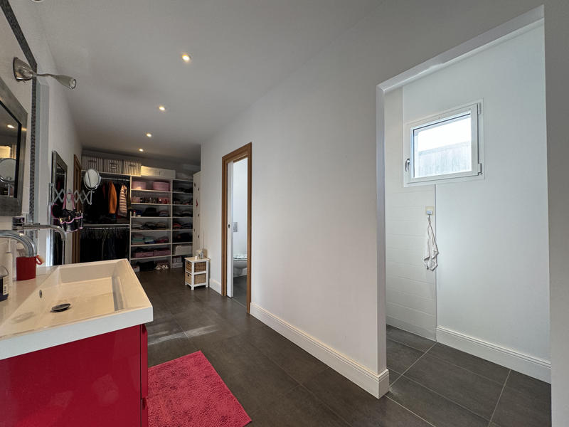 Maison - 290 m² - 9 pièces