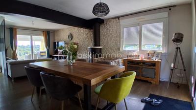 Maison - 93 m² - 5 pièces