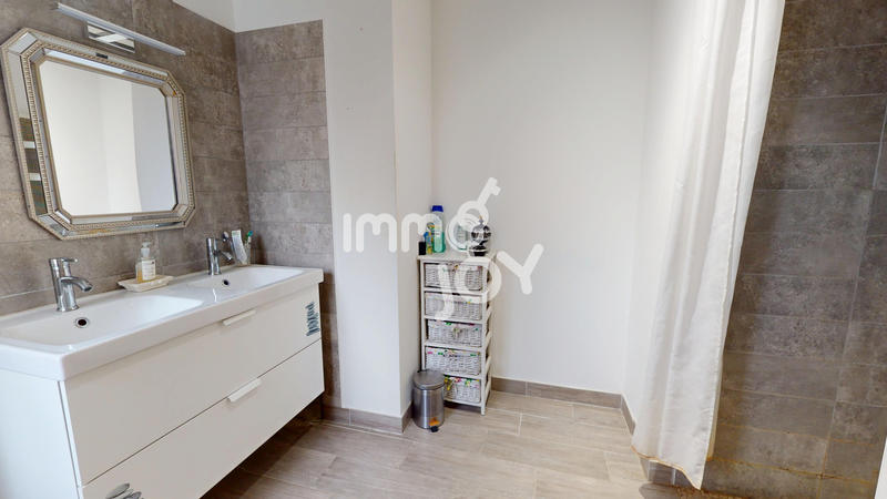 Villa - 213 m² - 8 pièces