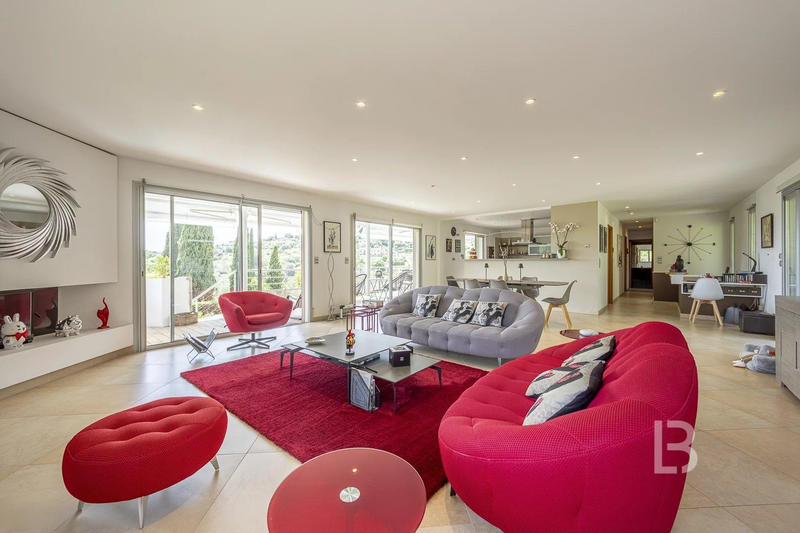 Maison - 202 m² - 5 pièces