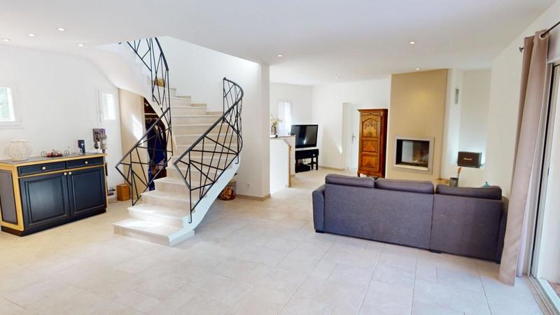 Maison - 180 m² - 8 pièces