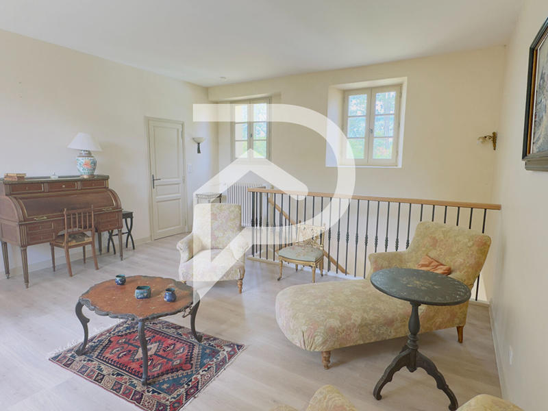 Demeure - 280 m² - 13 pièces