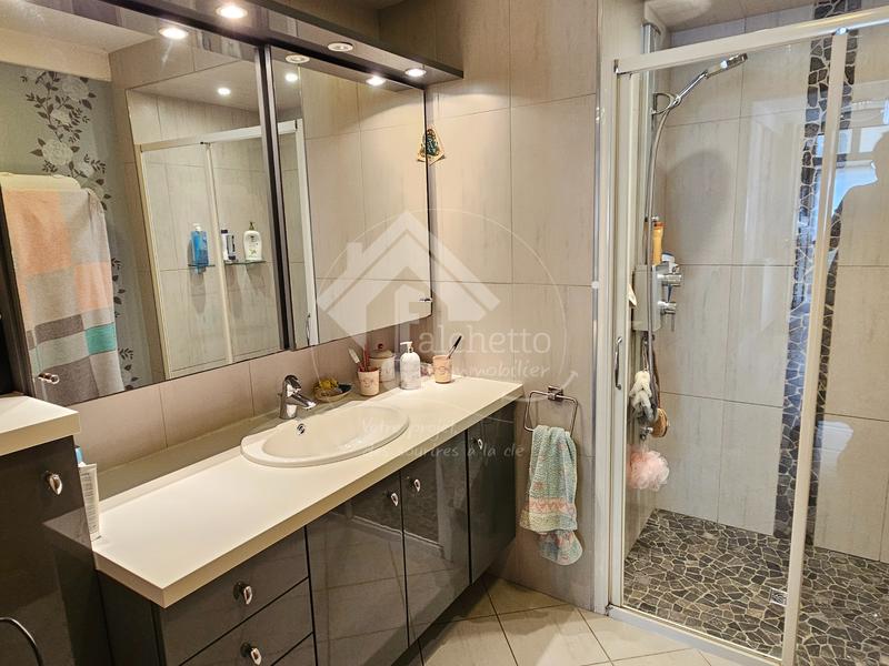 Propriété - 298 m² - 8 pièces