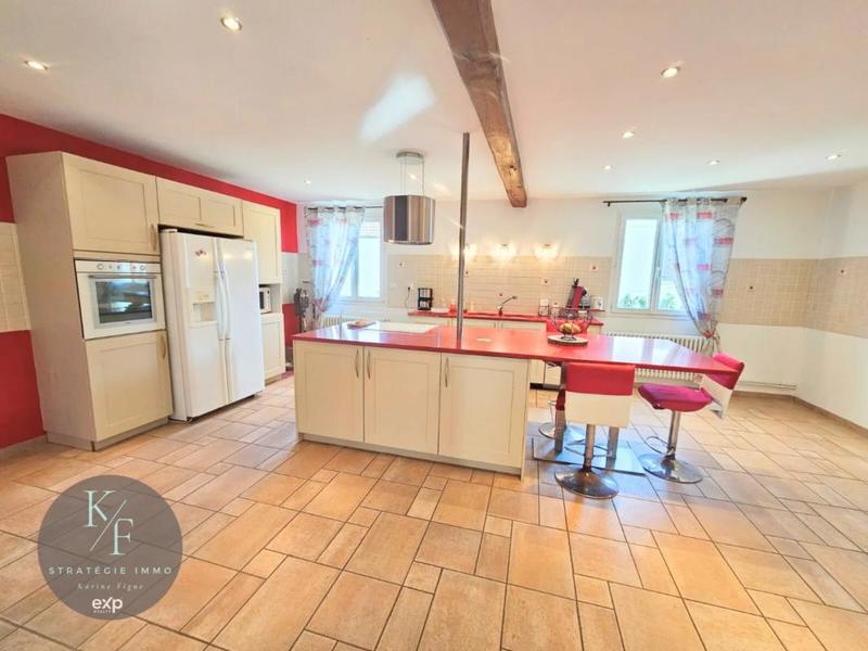 Maison - 206 m² - 5 pièces