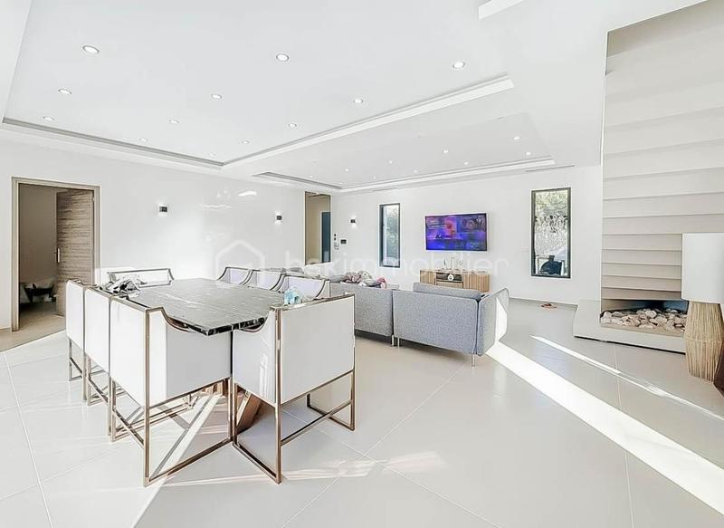 Maison - 170 m² - 5 pièces