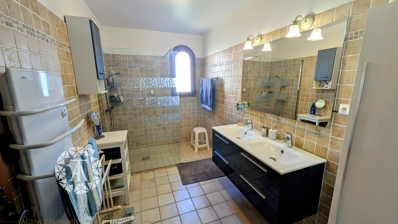 Villa - 212 m² - 8 pièces