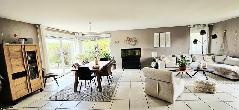 Maison - 211 m² - 8 pièces