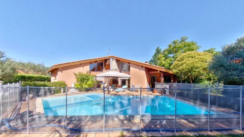 Maison - 340 m² - 6 pièces