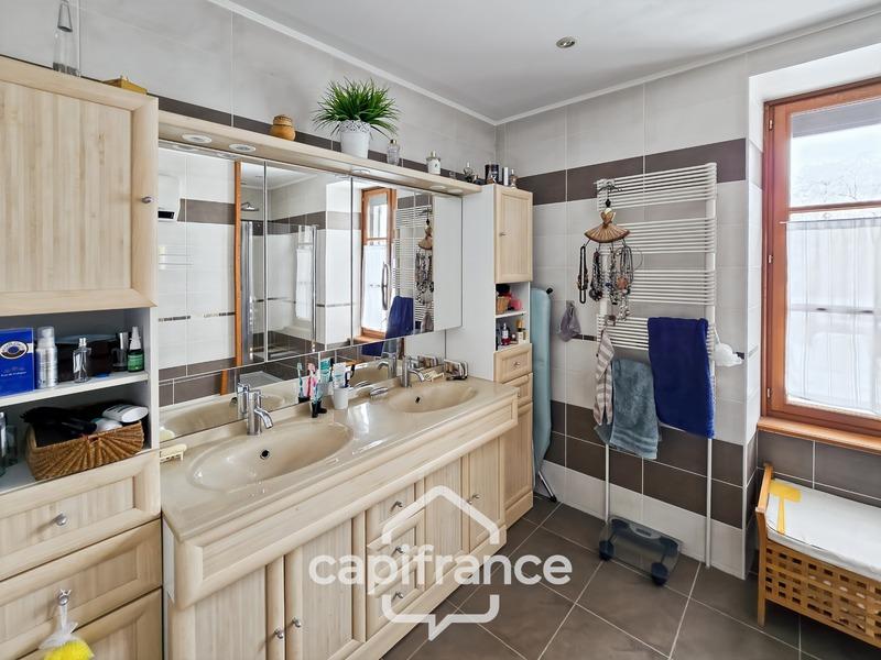 Maison - 207 m² - 9 pièces