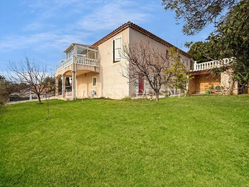 Propriété - 174 m² - 6 pièces