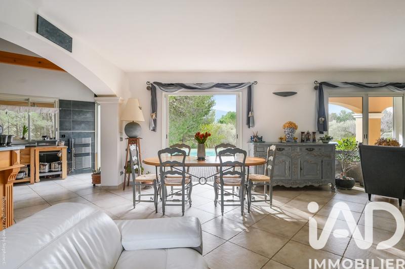 Maison - 210 m² - 7 pièces