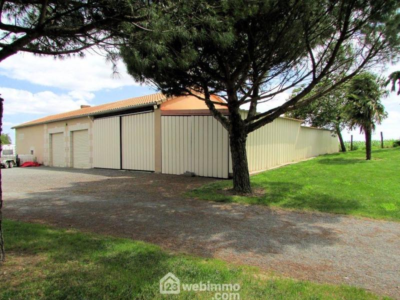 Maison - 245 m² - 8 pièces