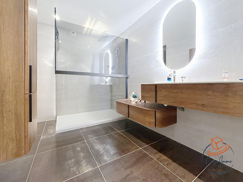 Appartement - 200 m² - 5 pièces