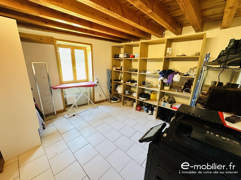 Maison - 223 m² - 8 pièces