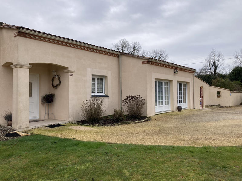 Maison - 185 m² - 9 pièces