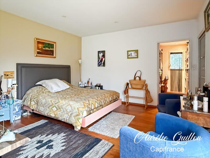 Maison - 254 m² - 9 pièces