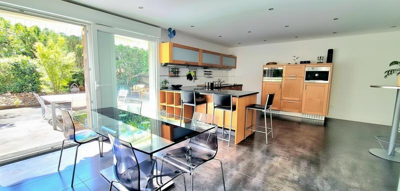 Maison - 222 m² - 8 pièces