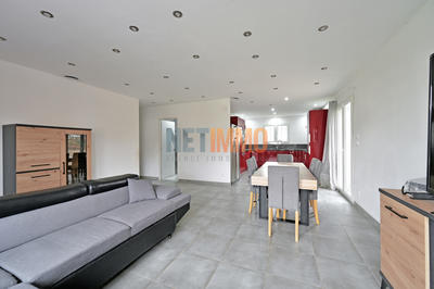 Villa - 100 m² - 5 pièces