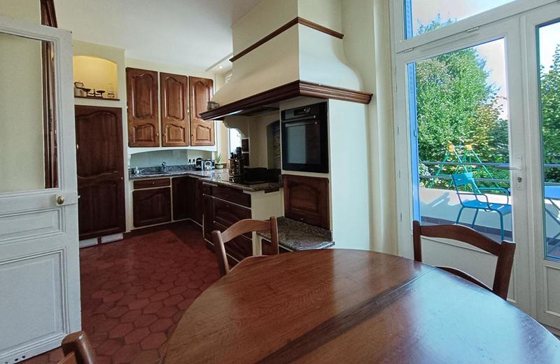 Maison - 240 m² - 10 pièces