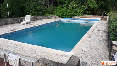 Maison - 205 m² - 7 pièces