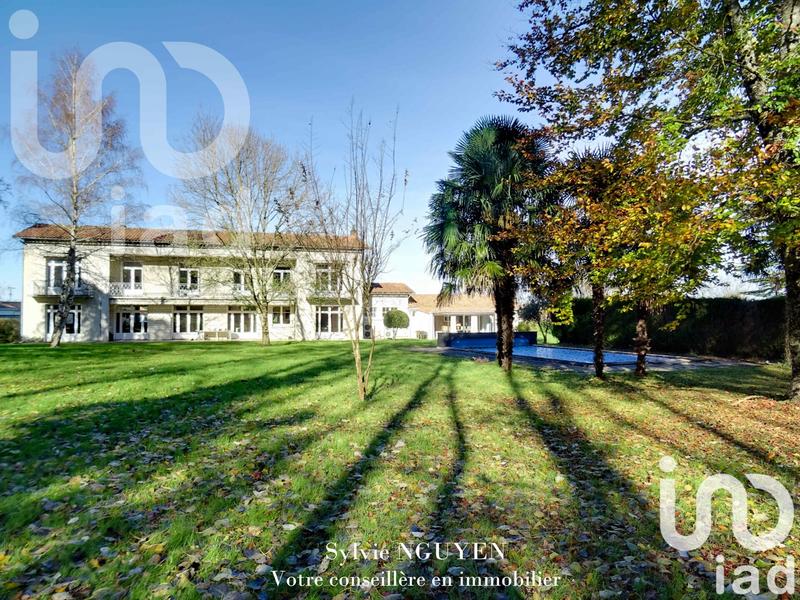 Maison - 486 m² - 12 pièces