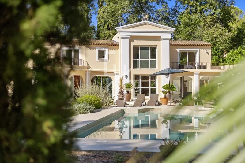 Villa - 226 m² - 10 pièces