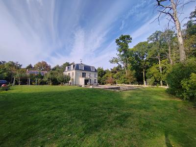 Maison - 300 m² - 16 pièces