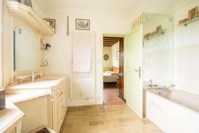 Propriété - 200 m² - 8 pièces