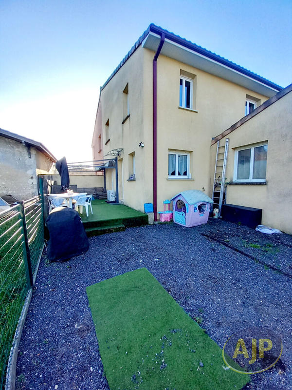 Maison - 94 m² - 5 pièces