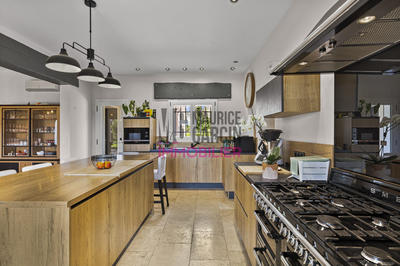 Maison - 204 m² - 7 pièces