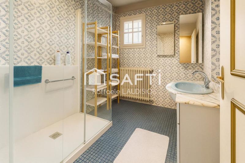 Maison - 210 m² - 6 pièces