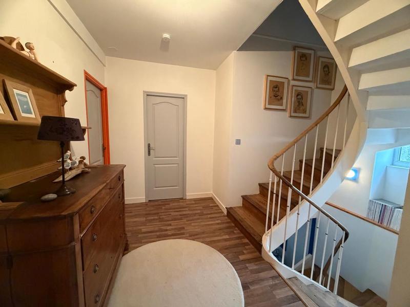 Maison - 220 m² - 9 pièces